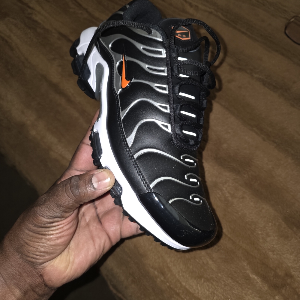 Nike Men's Black, White, and Orange Sneakers